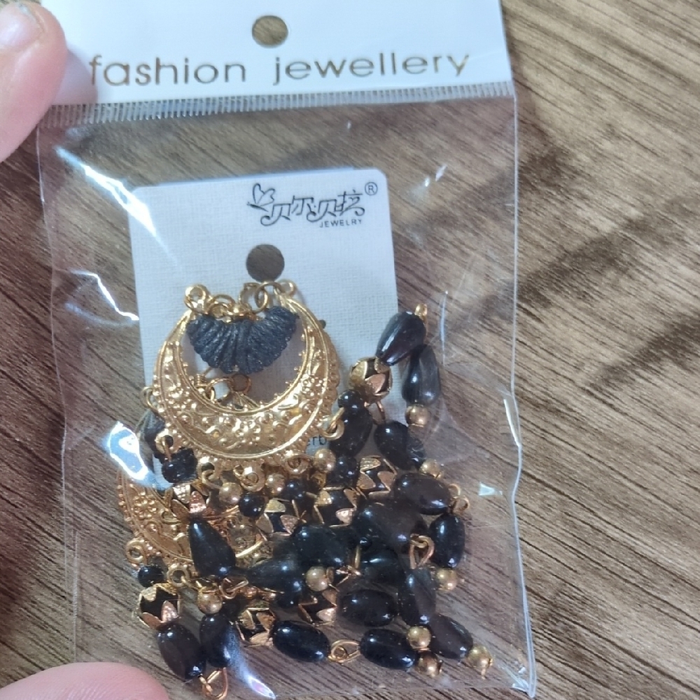 Elegant Gold and Black Fashion Earrings